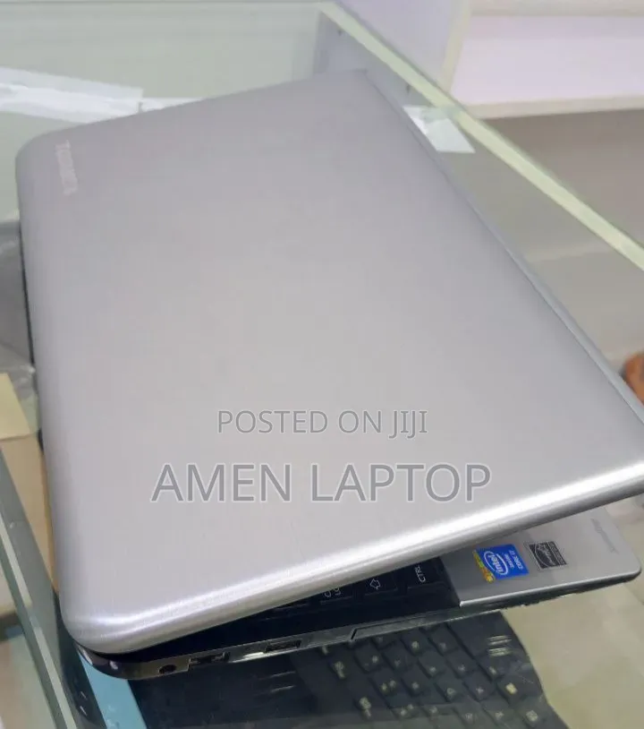 Laptop Toshiba Satellite C665 8GB Intel Core i7 HDD 1T
