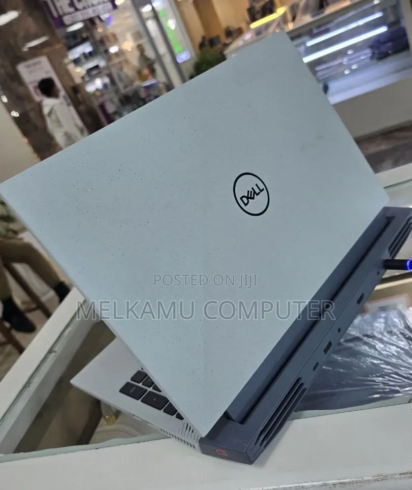 New Laptop Dell G15 5510 16GB Intel Core i7 SSD 512GB