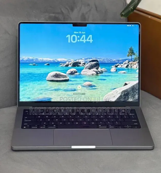 New Laptop Apple MacBook Pro 2021 M1 16GB Apple M1 SSD 1T