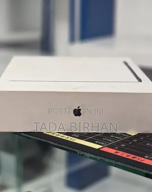 New Laptop Apple MacBook Air 2025 M4 16GB Apple M4 SSD 256GB