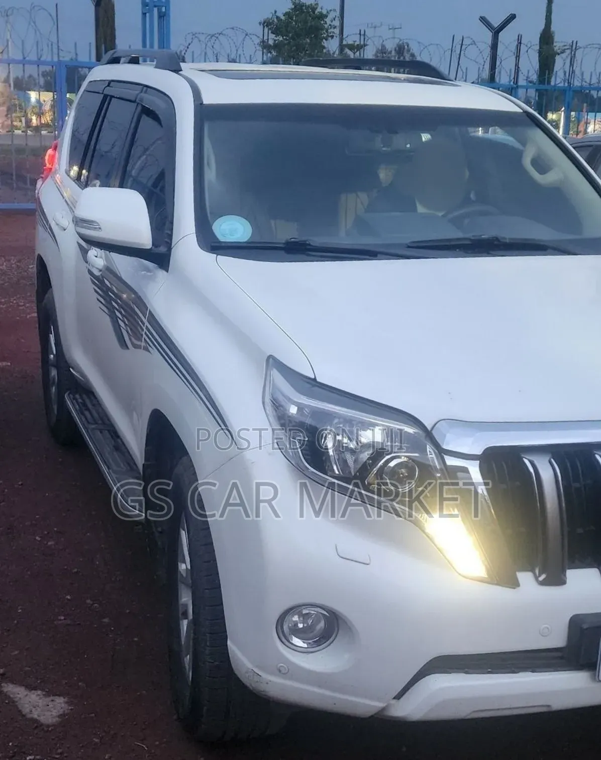 Toyota Land Cruiser Prado 2015 White