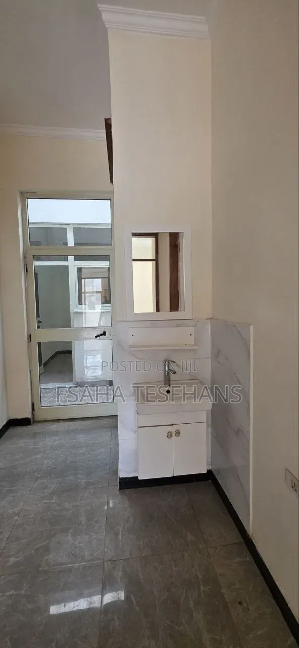 3bdrm House in Villa, Bole for rent
