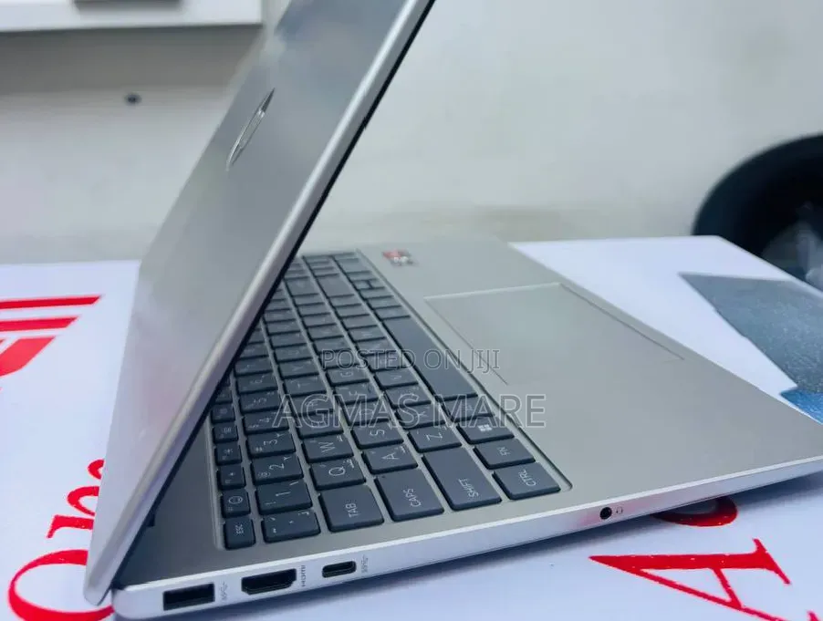 New Laptop HP 8GB AMD Ryzen 5 SSD 512GB