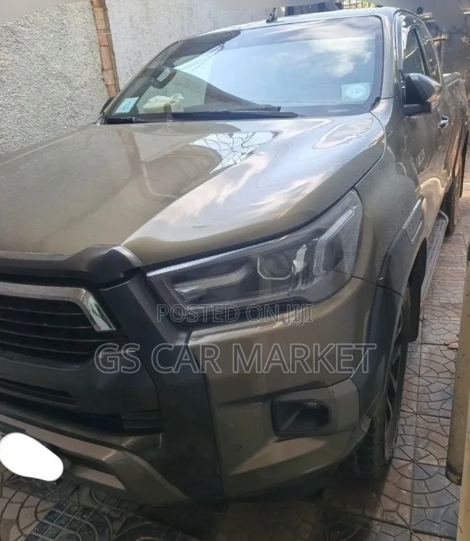 Toyota Hilux 2021 Brown