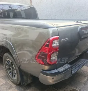 Toyota Hilux 2021 Brown