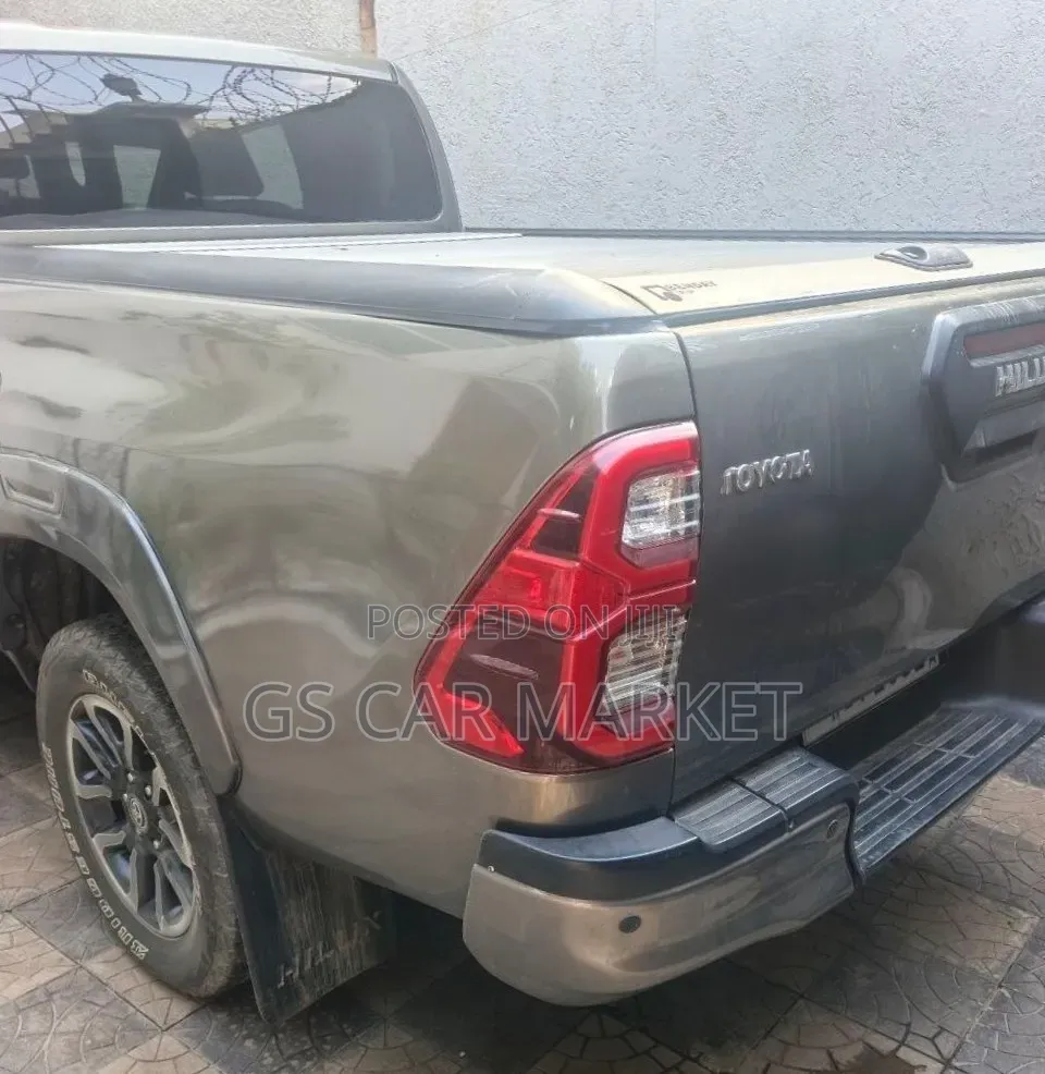 Toyota Hilux 2021 Brown