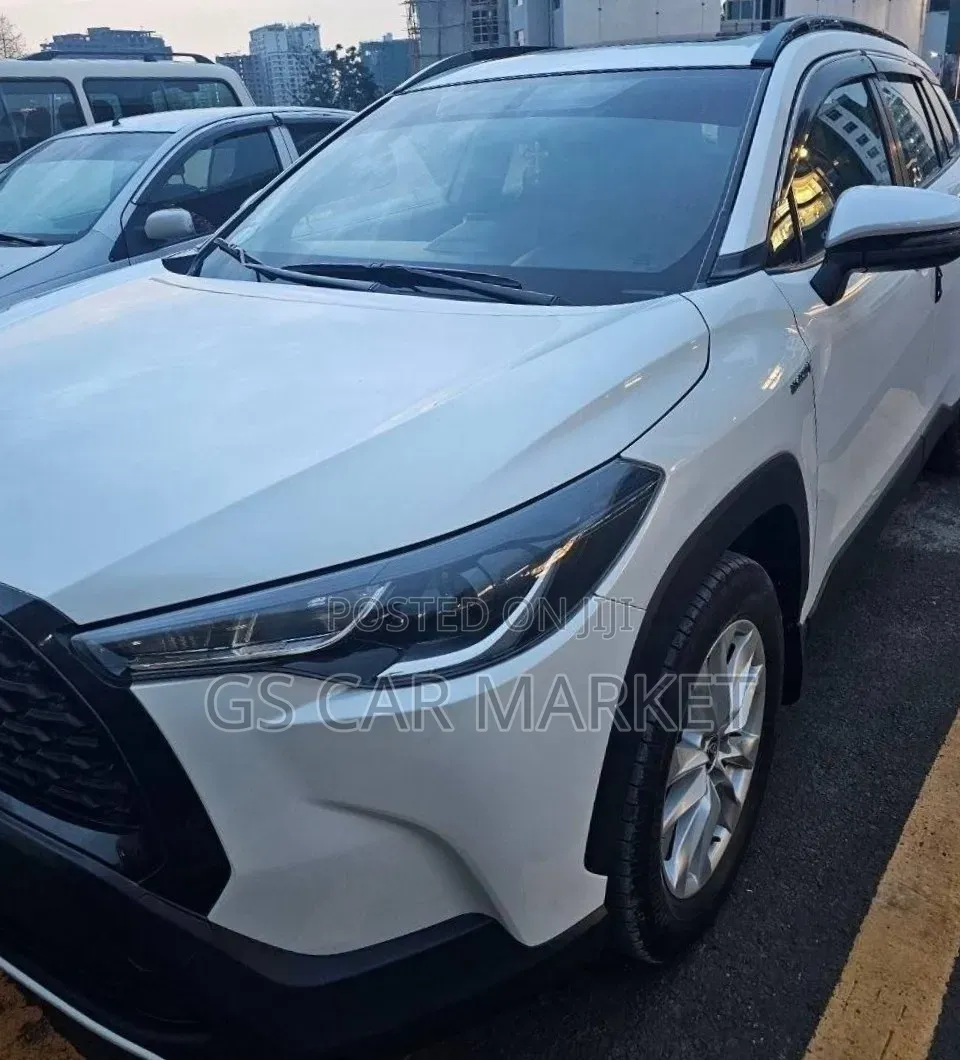 Toyota Corolla Cross Hybrid SE AWD 2023 White