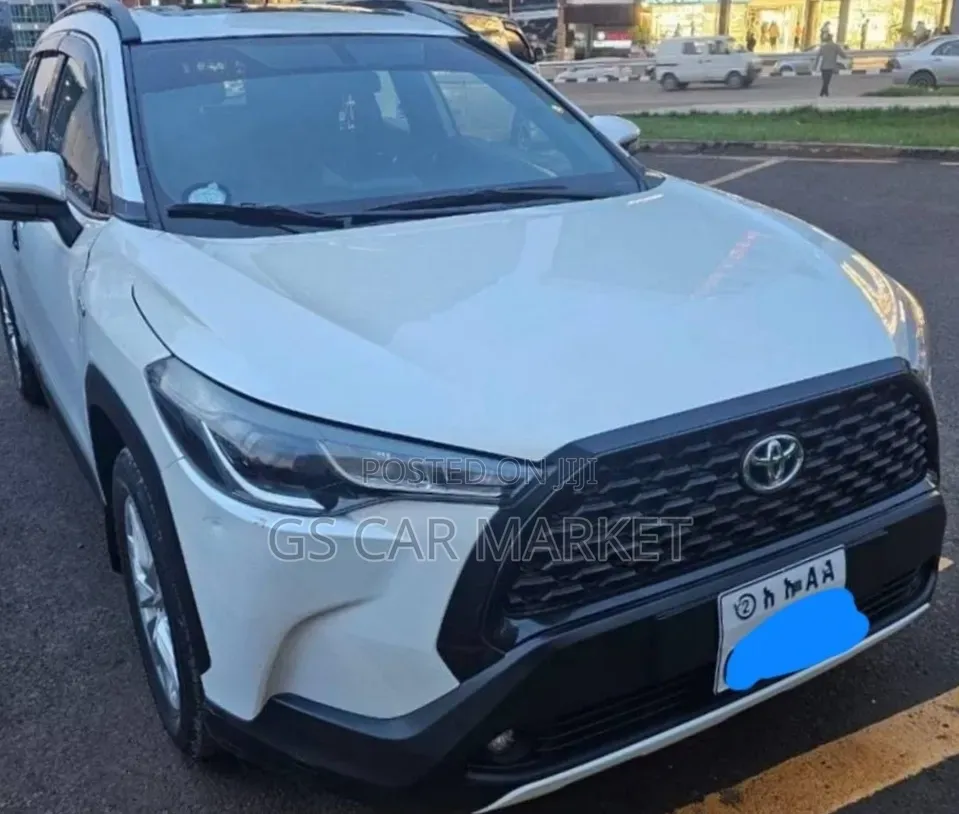 Toyota Corolla Cross Hybrid SE AWD 2023 White