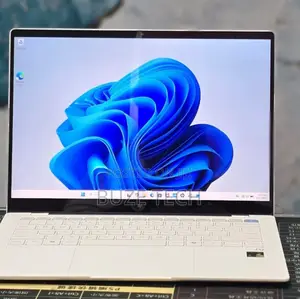 New HP OmniBook X Flip 14" 16GB Qualcomm Snapdragon X Elite SSD 1T