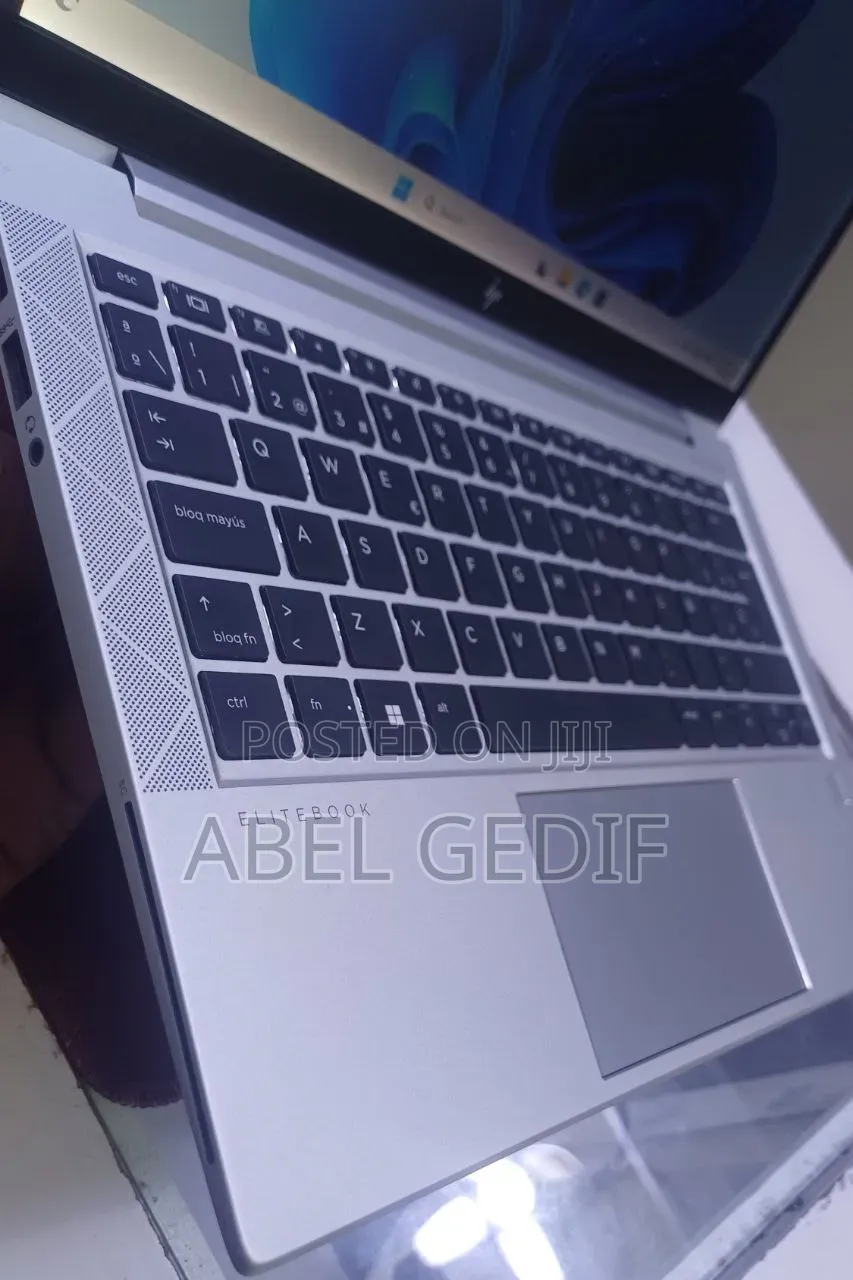 New Laptop HP EliteBook 830 G8 8GB Intel Core i5 SSD 512GB