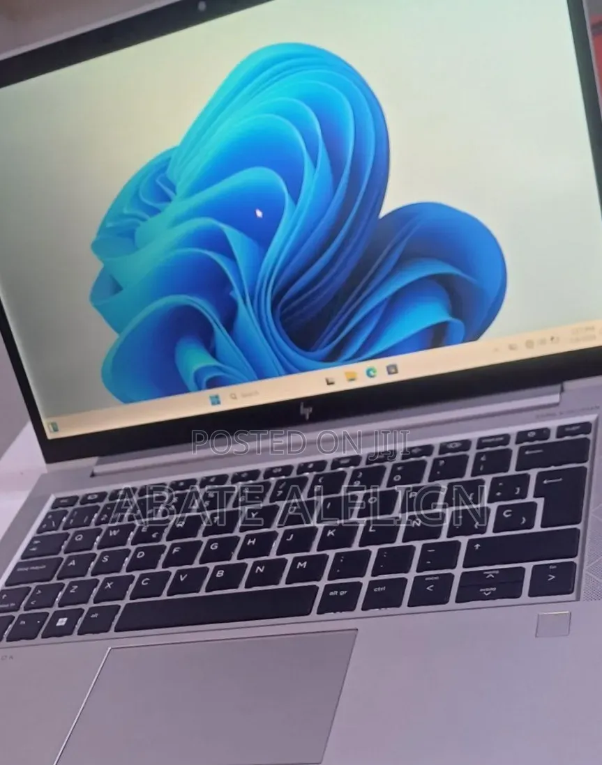 New Laptop HP EliteBook 830 G8 16GB Intel Core i5 SSD 512GB