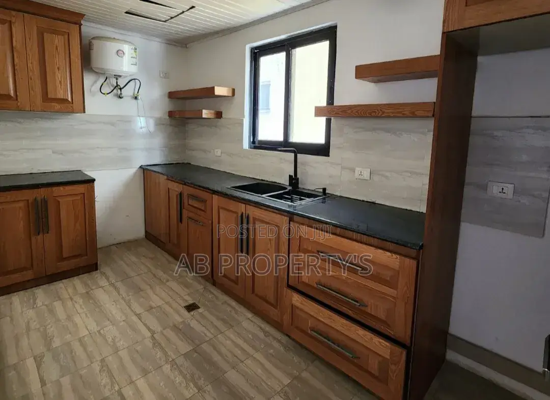 Furnished 2bdrm Apartment in አዋሬ, Kirkos for sale