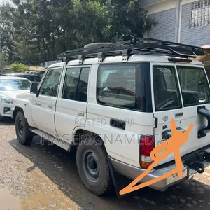 Toyota Land Cruiser 2016 White