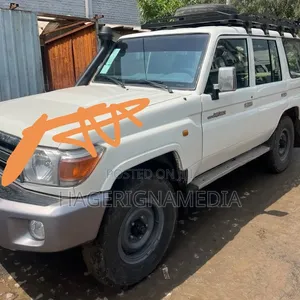 Toyota Land Cruiser 2016 White