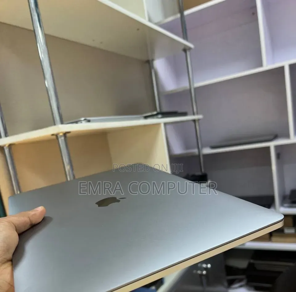 New Laptop Apple MacBook Pro 2019 32GB Intel Core i9 SSD 512GB