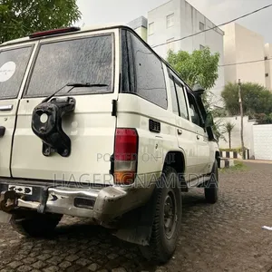Toyota Land Cruiser 2010 White