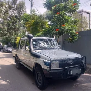 Toyota Land Cruiser 2017 White