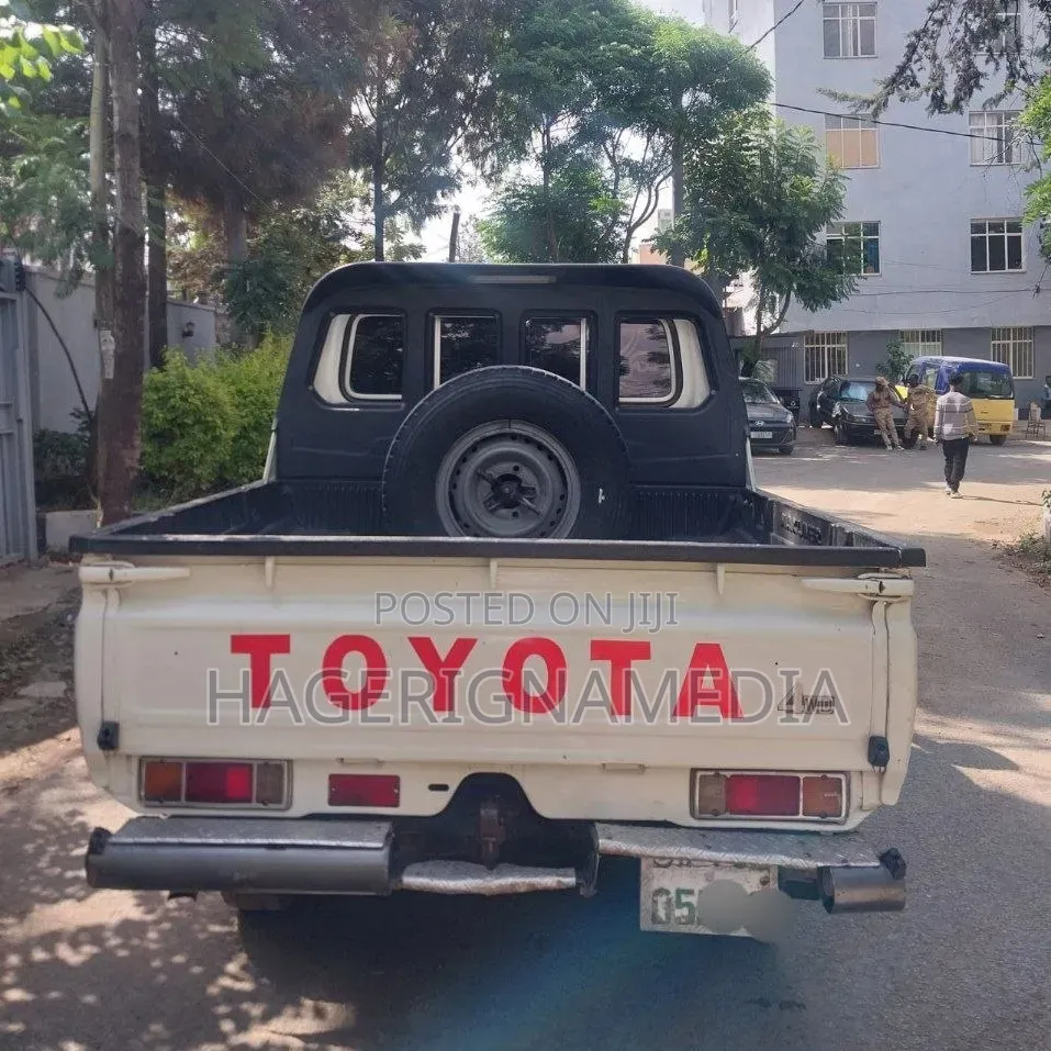 Toyota Land Cruiser 2017 White