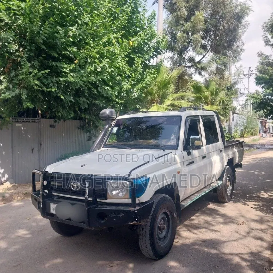 Toyota Land Cruiser 2017 White