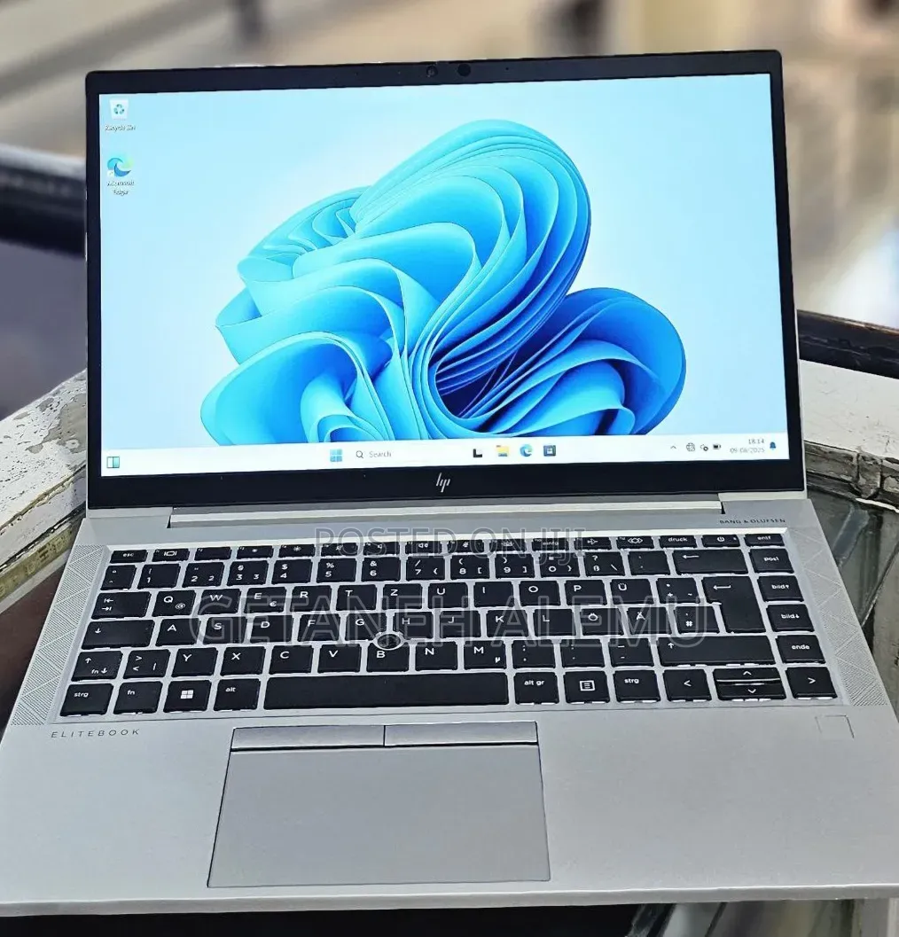 New Laptop HP EliteBook 840 10 16GB Intel Core i5 SSD 512GB