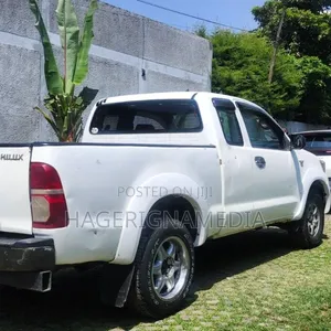 Toyota Land Cruiser 2006 White