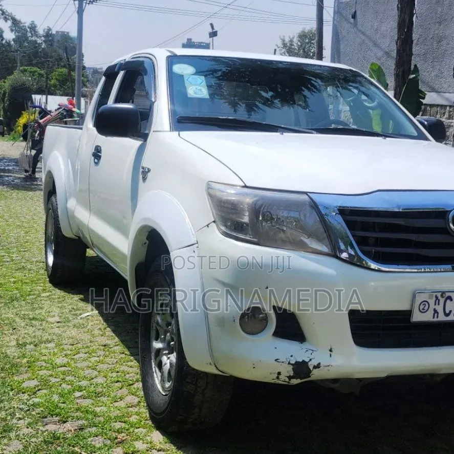 Toyota Land Cruiser 2006 White