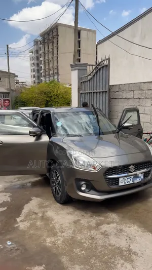 Suzuki Swift 2022 Brown