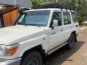 Toyota Land Cruiser 2016 White
