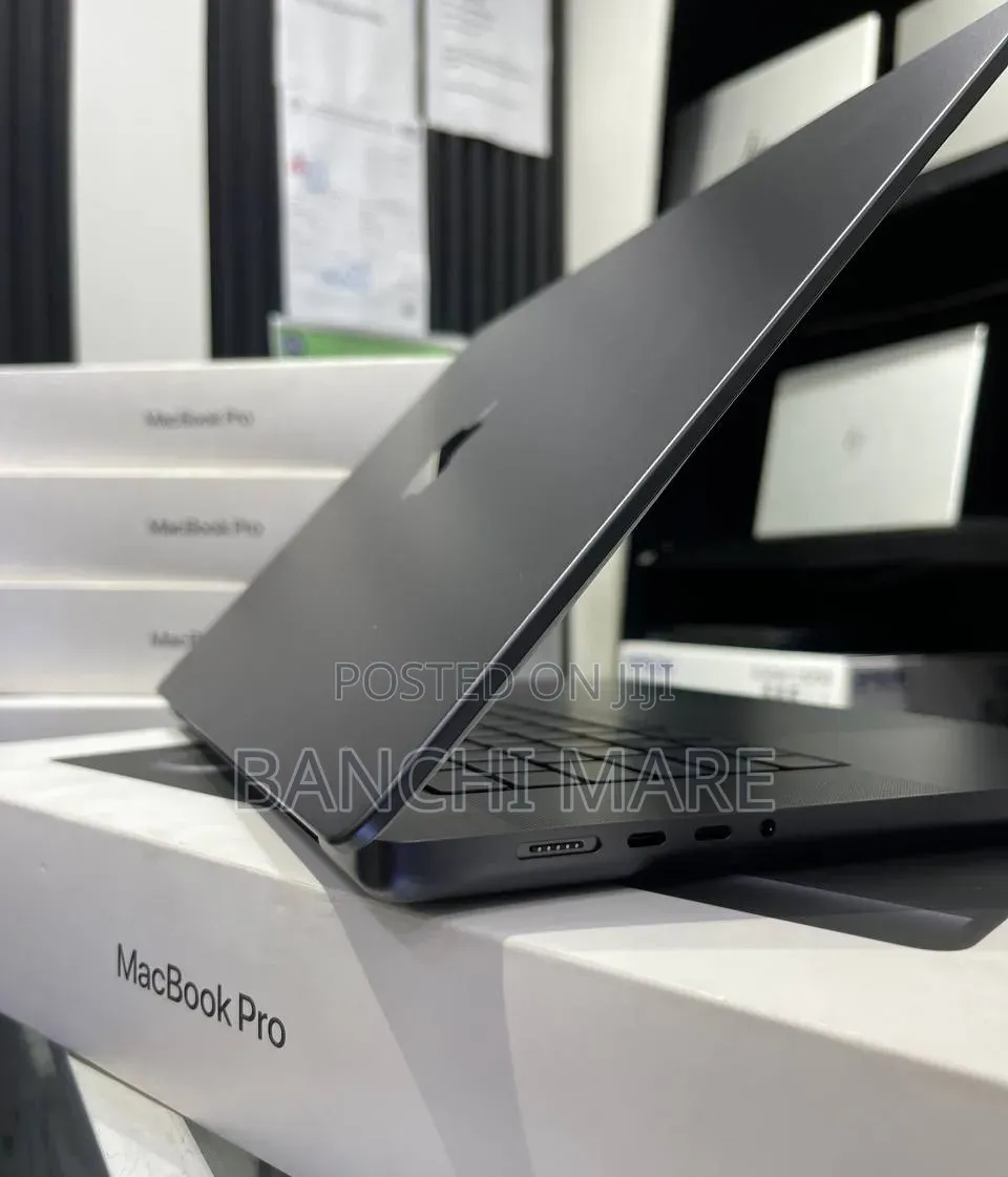 New Laptop Apple MacBook Pro 2023 M3 36GB Apple M3 Max SSD 1T