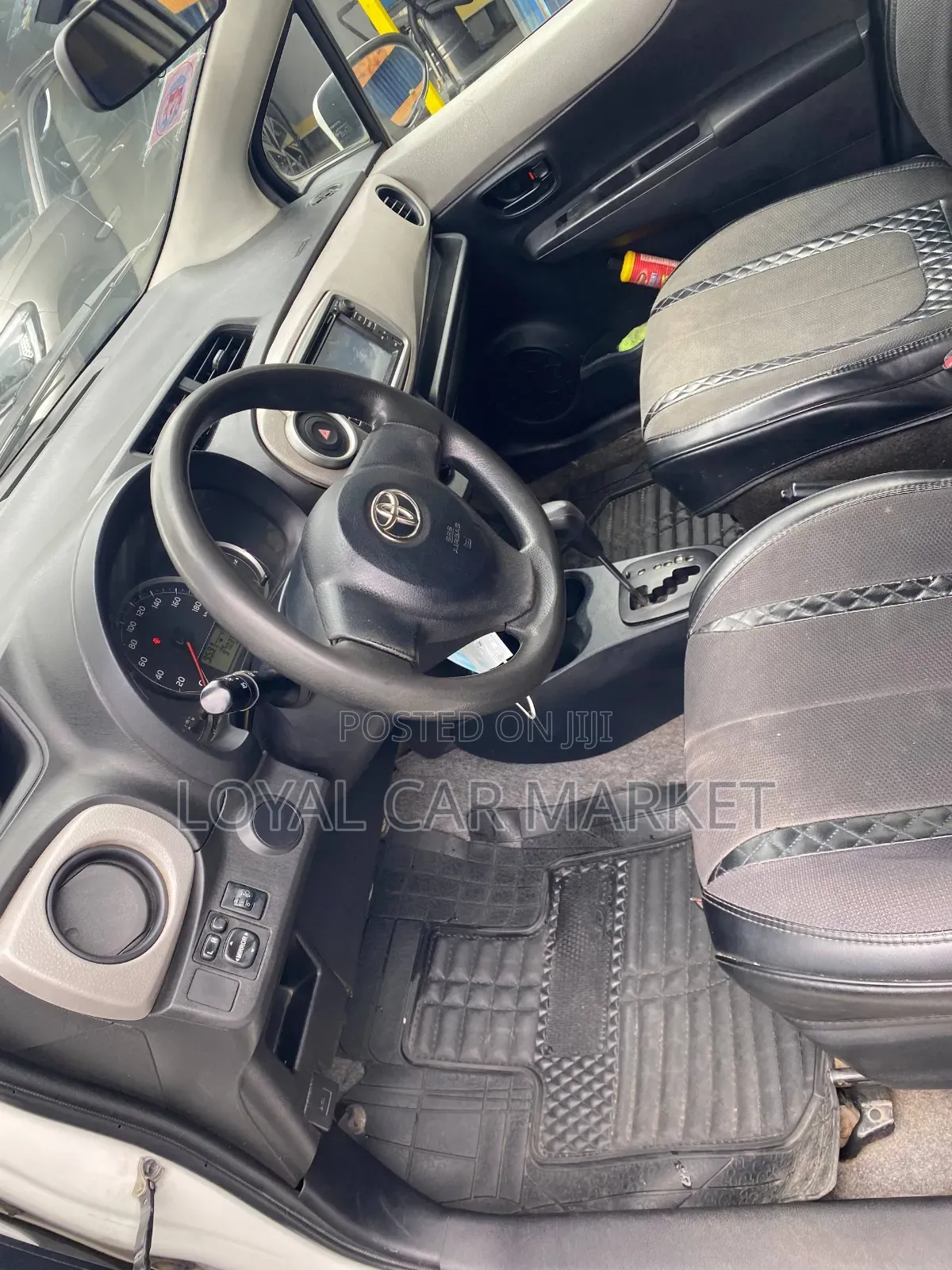 Toyota Yaris 2012 White
