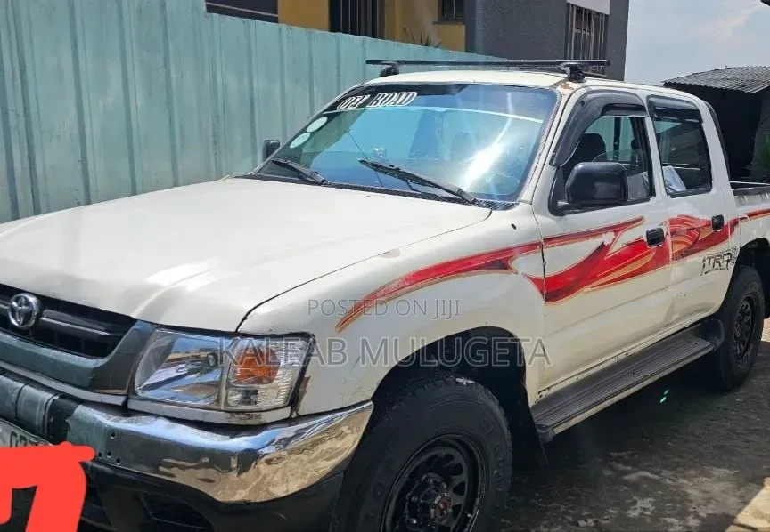Toyota Hilux 1999 White
