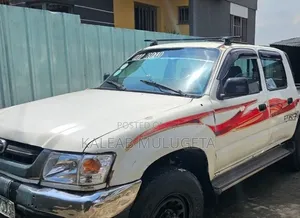 Toyota Hilux 1999 White