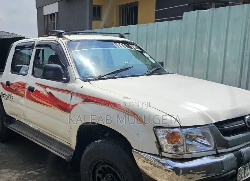Toyota Hilux 1999 White