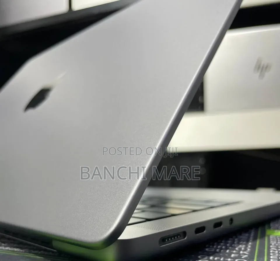 New Laptop Apple MacBook Pro 2023 M3 8GB Apple M3 SSD 512GB