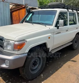Toyota Land Cruiser 2016 White
