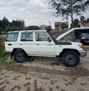 Toyota Land Cruiser 2016 White