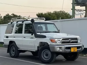 Toyota Land Cruiser 2012 White