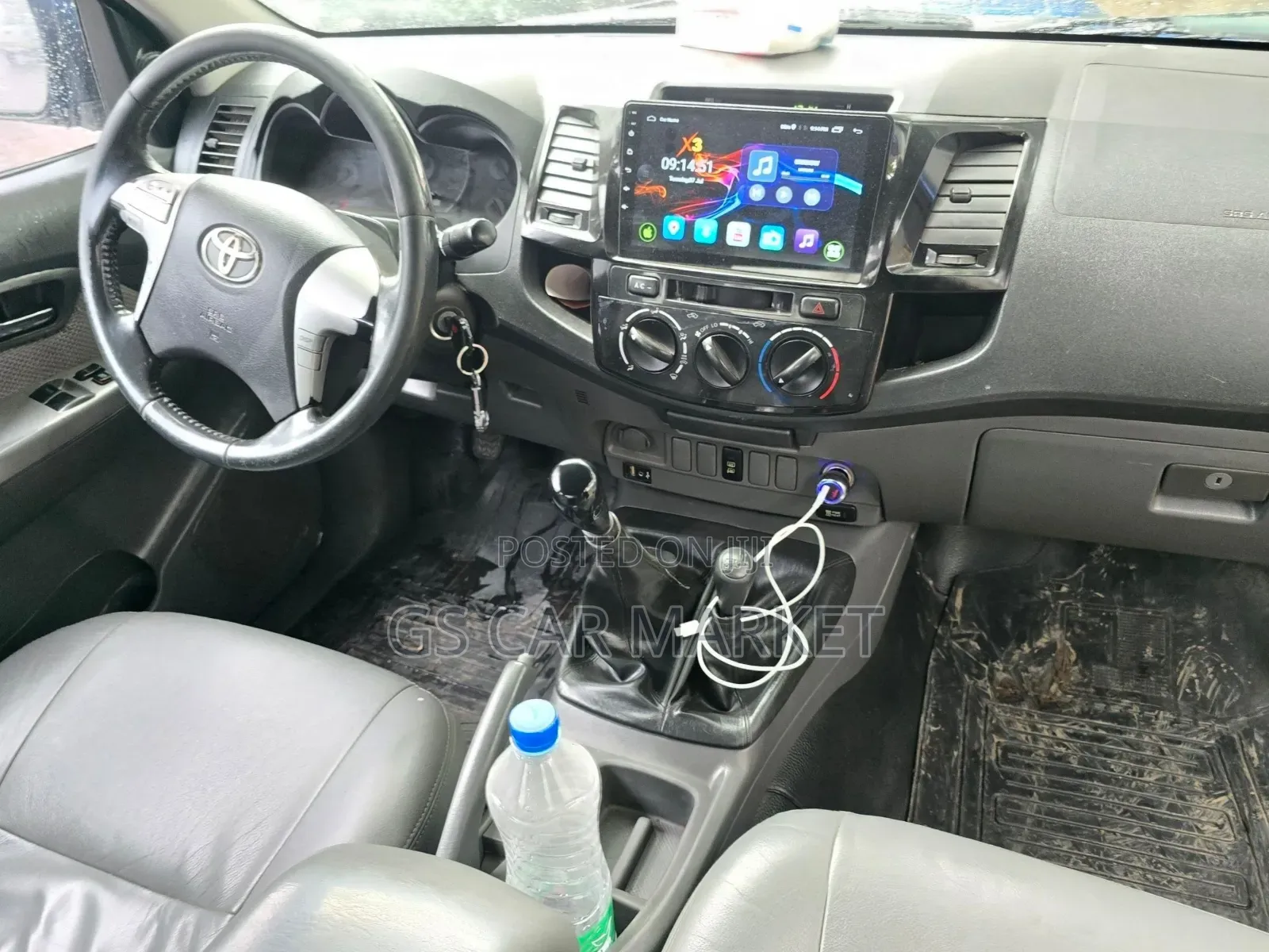 Toyota Hilux 2013 Blue