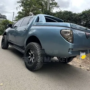 Mitsubishi L200 2008 Gray