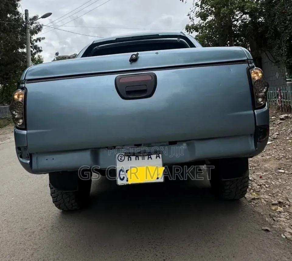 Mitsubishi L200 2008 Gray
