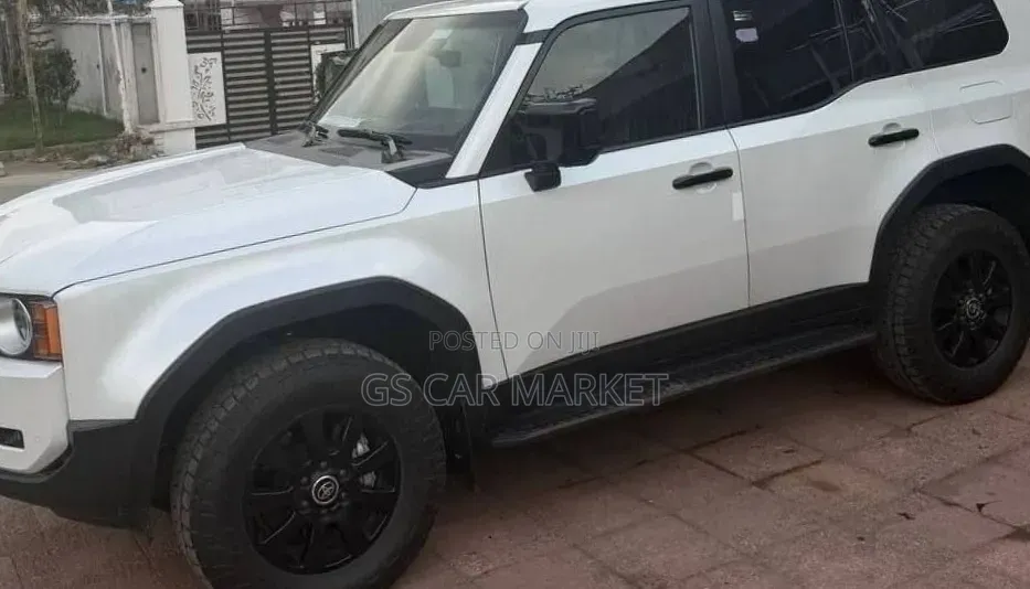 Toyota Land Cruiser Prado 2023 White