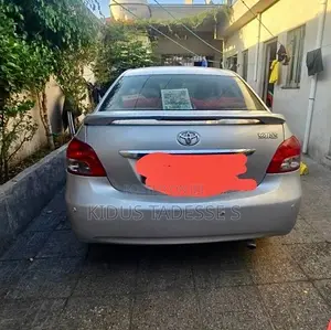 Toyota Yaris 2011 Silver