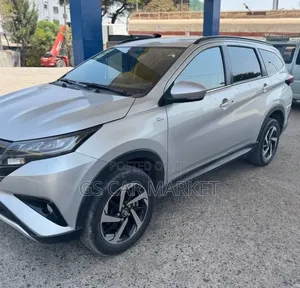 Toyota Rush 2022 Silver