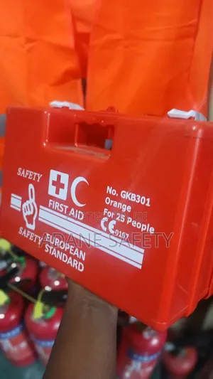 ለ25 ሰው ሚሆን Europe Standard First Aid Kit የመጀመሪያ እርዳታ መስጫ ሳጥን