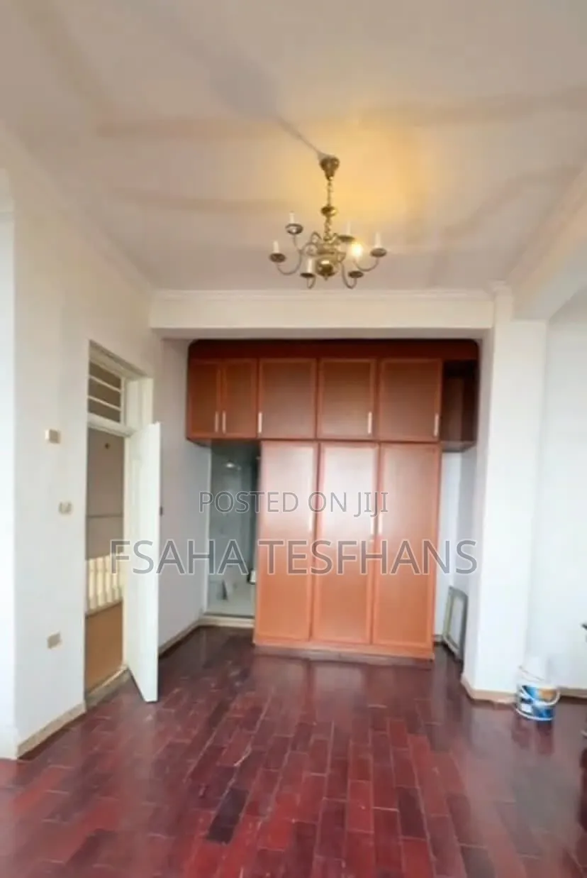 5bdrm Duplex in Apartments, Bole for rent
