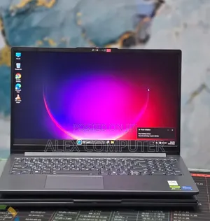 New Laptop Lenovo LOQ 15ARP9 16GB Intel Core i5 SSD 512GB