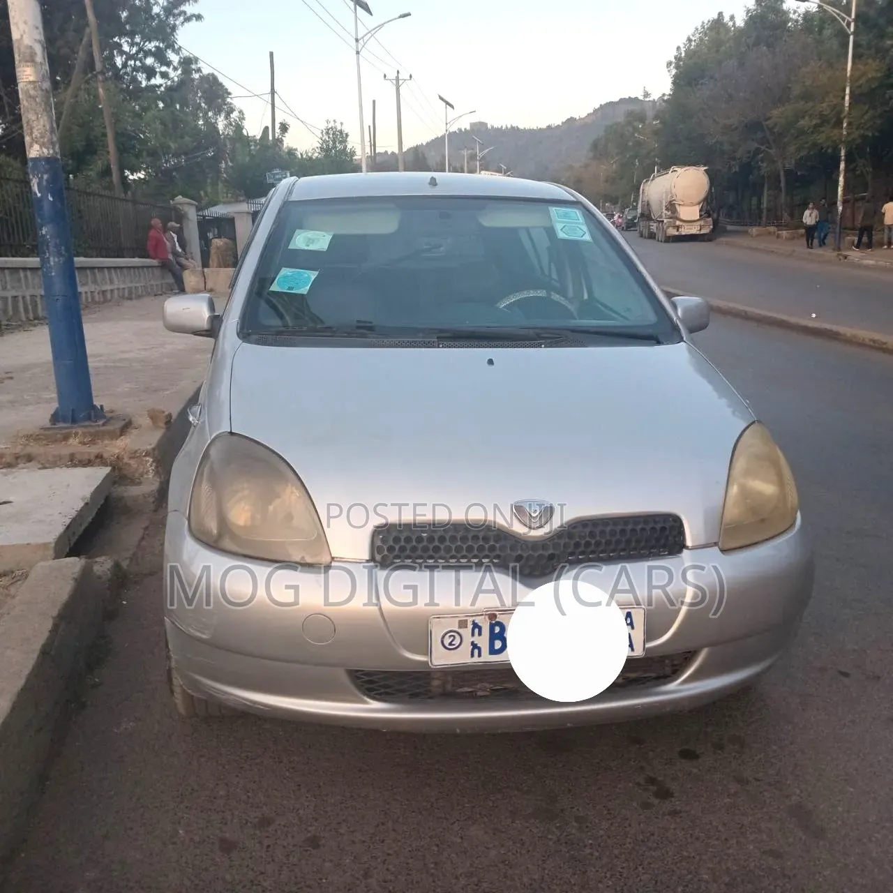 Toyota Vitz 1999 Silver