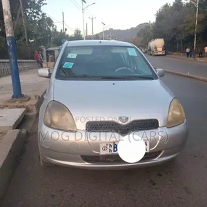 Toyota Vitz 1999 Silver