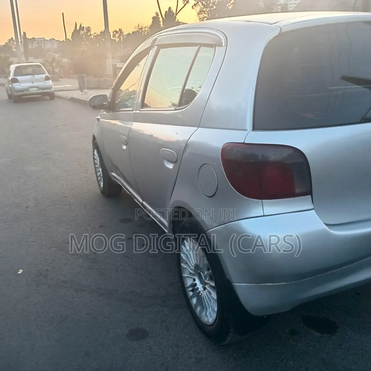 Toyota Vitz 1999 Silver
