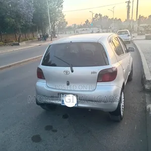 Toyota Vitz 1999 Silver